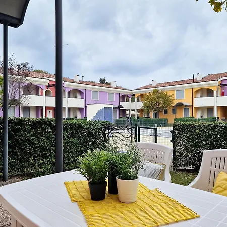 Апартаменты Poolside Cozy Getaway *